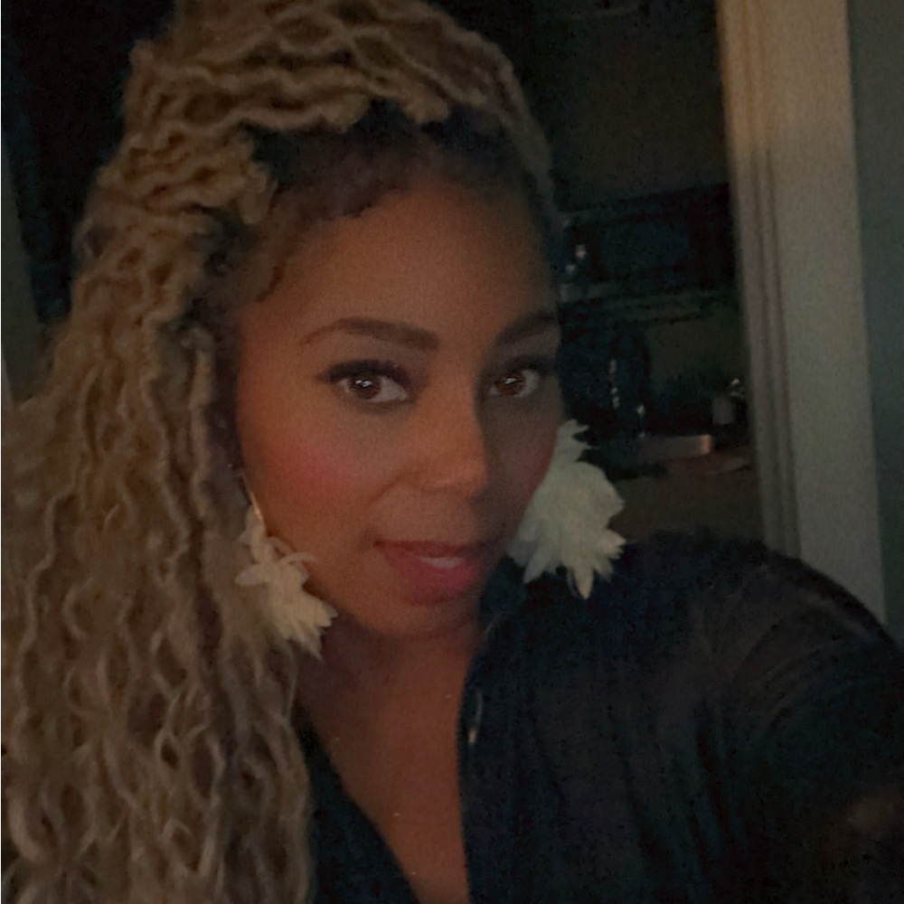 Meet your Posher, Latoya
